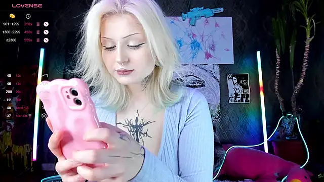 Snapshot of little_grinch666 chatting on February 26, 2025, 10:15 pm little grinch666 online show from February 26, 2025, 10:15 pm