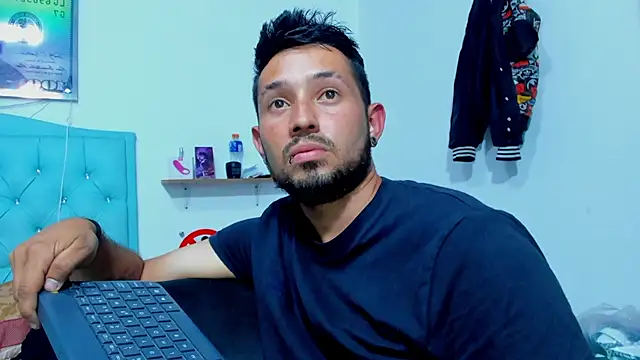 Snapshot of Bad_Couple_1 chatting on October 25, 2025, 1:27 am Bad Couple 1 online show from October 25, 2025, 1:27 am