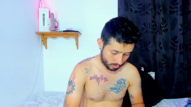 Snapshot of Bad_Couple_1 chatting on February 21, 2025, 6:07 am Bad Couple 1 online show from February 21, 2025, 6:07 am