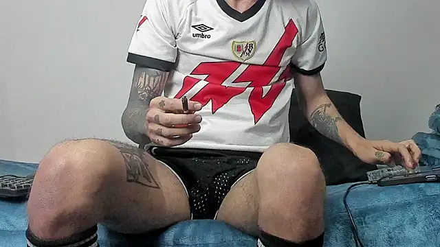 Snapshot of Aaron_BigDickxxx chatting on October 7, 2025, 7:31 am Aaron BigDickxxx online show from October 7, 2025, 7:31 am