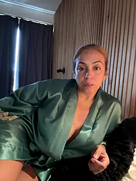 Snapshot of cabrooonaaa chatting on December 18, 2025, 11:03 am cabrooonaaa online show from December 18, 2025, 11:03 am