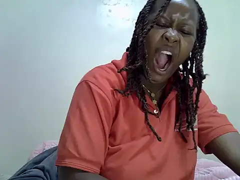 Snapshot of Sonnia_ chatting on May 15, 2026, 4:32 am Sonnia online show from May 15, 2026, 4:32 am