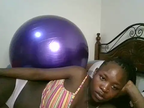 Snapshot of Sonnia_ chatting on February 13, 2025, 8:24 pm Sonnia online show from February 13, 2025, 8:24 pm