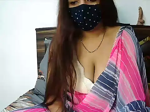 Snapshot of Gloie4u chatting on December 15, 2025, 5:24 am Gloie4u online show from December 15, 2025, 5:24 am