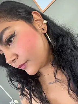 Snapshot of Juli_Walker chatting on May 8, 2026, 3:27 pm Juli Walker online show from May 8, 2026, 3:27 pm