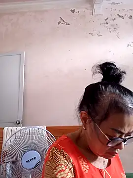 Hotestlove online show from October 21, 2025, 7:52 am