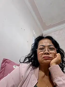 Hotestlove online show from November 27, 2025, 8:15 am