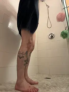 Snapshot of Crackkers chatting on November 3, 2025, 5:45 am Crackkers online show from November 3, 2025, 5:45 am