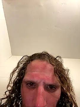 Snapshot of Crackkers chatting on October 26, 2025, 4:57 am Crackkers online show from October 26, 2025, 4:57 am