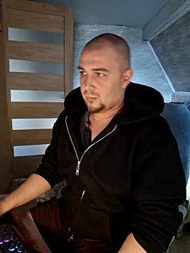 Foxyshaved online show from April 23, 2026, 7:37 am