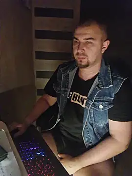 Snapshot of Foxyshaved chatting on October 30, 2025, 4:33 am Foxyshaved online show from October 30, 2025, 4:33 am