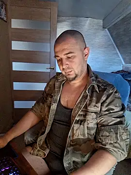 Foxyshaved online show from April 21, 2026, 4:08 am