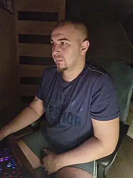 Snapshot of Foxyshaved chatting on November 14, 2025, 3:32 am Foxyshaved online show from November 14, 2025, 3:32 am