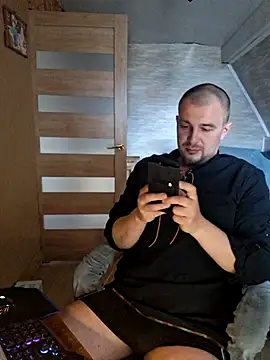 Foxyshaved online show from April 19, 2026, 6:25 am