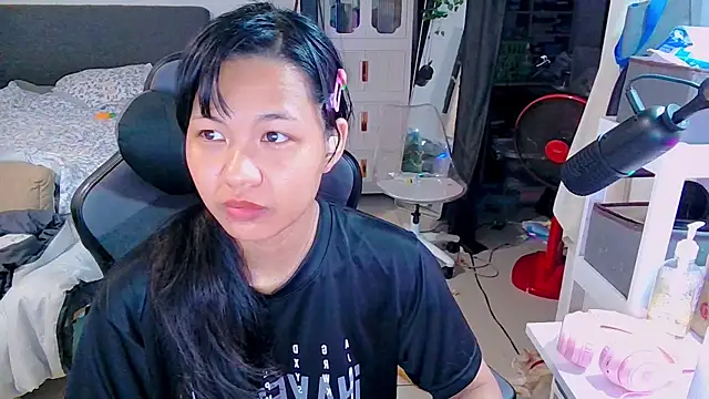 Snapshot of Kana_G chatting on February 17, 2025, 7:33 pm Kana G online show from February 17, 2025, 7:33 pm