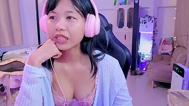 Snapshot of Kana_G chatting on March 8, 2025, 4:17 pm Kana G online show from March 8, 2025, 4:17 pm