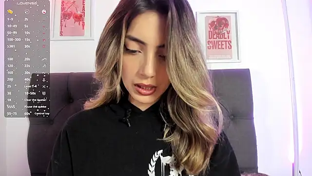 Snapshot of IsadoraGalle_ chatting on May 3, 2026, 3:37 pm IsadoraGalle online show from May 3, 2026, 3:37 pm