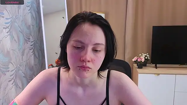 MaryCoopeer online show from November 24, 2025, 5:51 am