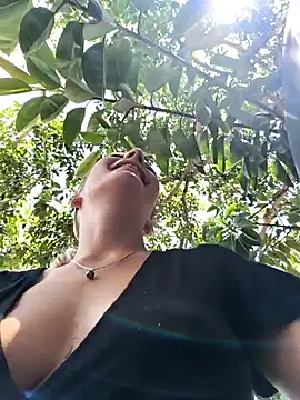 emma4xxx online show from March 5, 2026, 9:22 pm