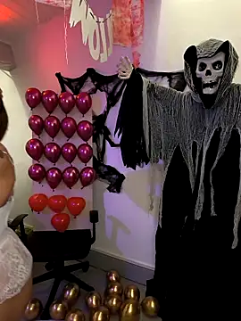 emma4xxx online show from October 31, 2025, 8:27 pm