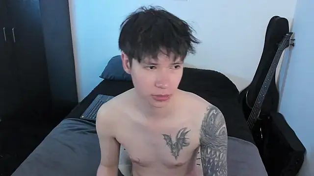 Snapshot of Aventure_Twinks chatting on June 18, 2026, 8:36 pm Aventure Twinks online show from June 18, 2026, 8:36 pm