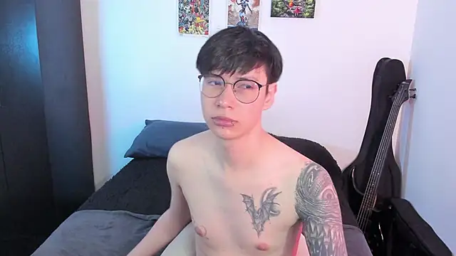 Snapshot of Aventure_Twinks chatting on June 16, 2026, 10:10 pm Aventure Twinks online show from June 16, 2026, 10:10 pm