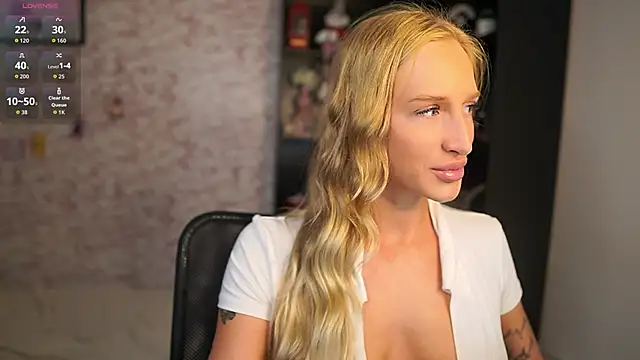 Nicolette  Shea  online show from January 17, 2026, 10:30 am