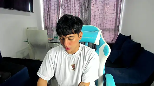 Snapshot of Franco_Rizzo_ chatting on February 23, 2025, 10:20 pm Franco Rizzo online show from February 23, 2025, 10:20 pm