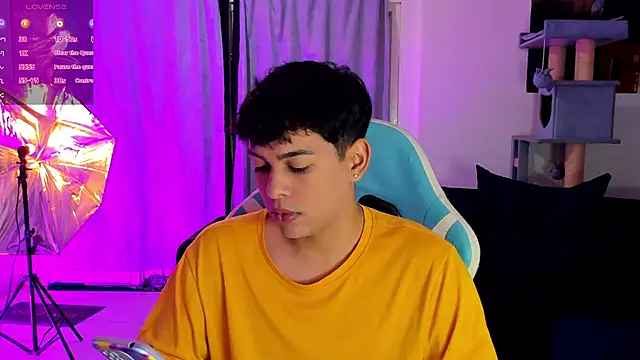 Snapshot of Franco_Rizzo_ chatting on November 16, 2025, 10:02 pm Franco Rizzo online show from November 16, 2025, 10:02 pm