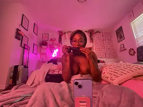 VixenCapri online show from January 5, 2026, 7:28 pm