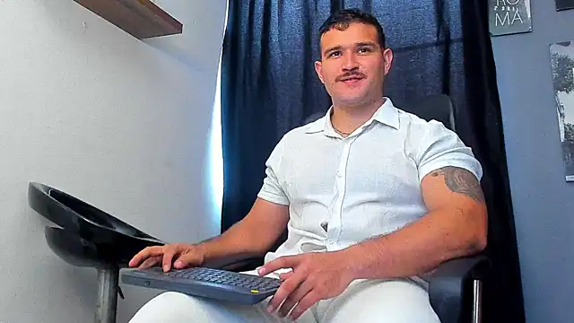 Snapshot of AndrewDiaz chatting on July 12, 2026, 9:37 pm AndrewDiaz online show from July 12, 2026, 9:37 pm