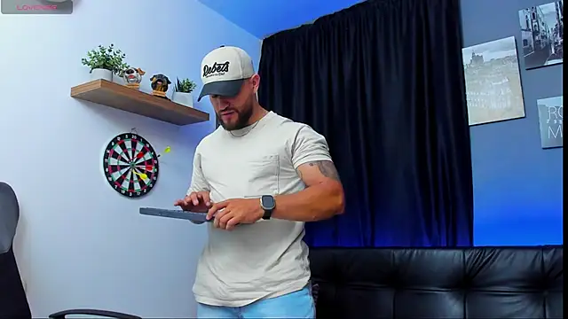 Snapshot of AndrewDiaz chatting on February 6, 2025, 4:10 am AndrewDiaz online show from February 6, 2025, 4:10 am