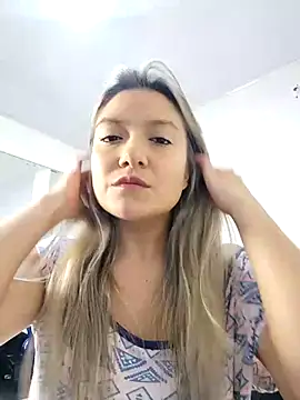 valeriahunter1 online show from February 18, 2026, 10:39 pm