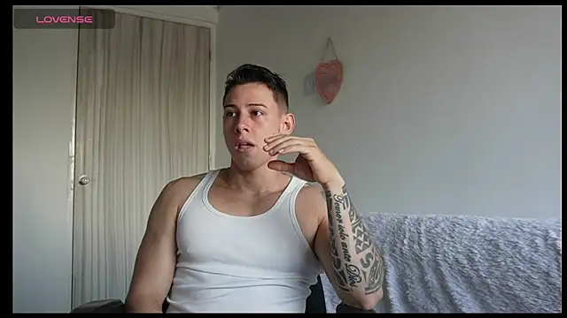 Muscle King Cum online show from June 1, 2026, 1:55 pm