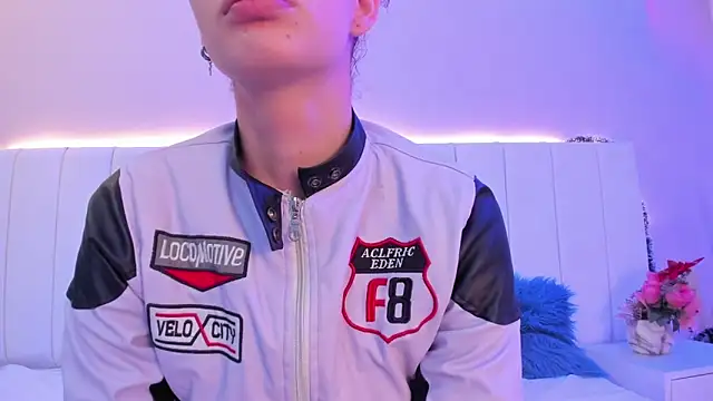 Snapshot of CAMILLEN_PETTID chatting on November 29, 2025, 10:32 pm CAMILLEN PETTID online show from November 29, 2025, 10:32 pm