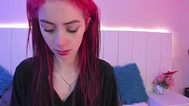 Snapshot of CAMILLEN_PETTID chatting on November 18, 2025, 10:34 pm CAMILLEN PETTID online show from November 18, 2025, 10:34 pm