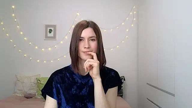 Snapshot of AliciaNewell chatting on June 13, 2026, 4:43 am AliciaNewell online show from June 13, 2026, 4:43 am