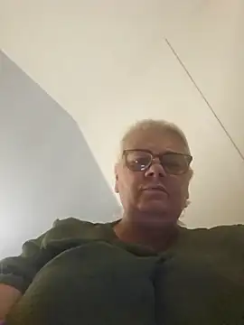 hotladymoon online show from July 28, 2026, 7:26 pm