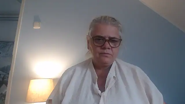 hotladymoon online show from July 25, 2026, 2:34 pm