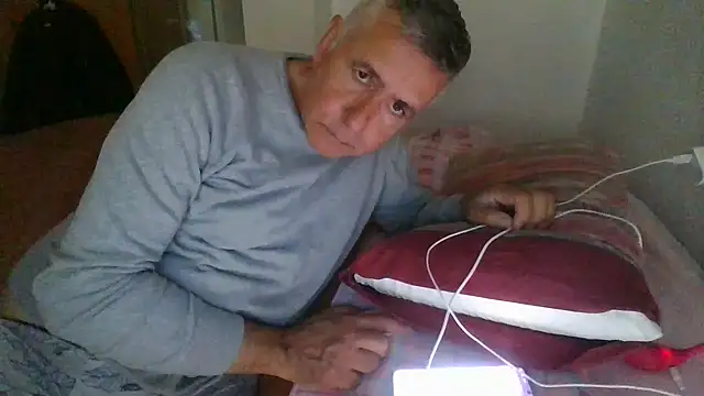 Snapshot of parejamlga58 chatting on December 18, 2025, 2:43 pm parejamlga58 online show from December 18, 2025, 2:43 pm