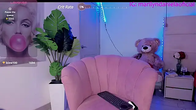 Snapshot of Marily_Daniela_ chatting on February 9, 2025, 4:04 am Marily Daniela online show from February 9, 2025, 4:04 am