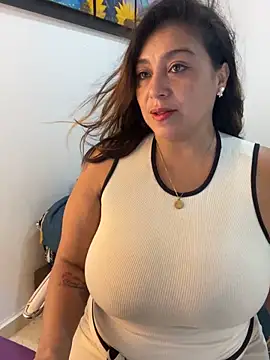 Snapshot of MrsFoucher chatting on January 23, 2025, 2:07 pm MrsFoucher online show from January 23, 2025, 2:07 pm