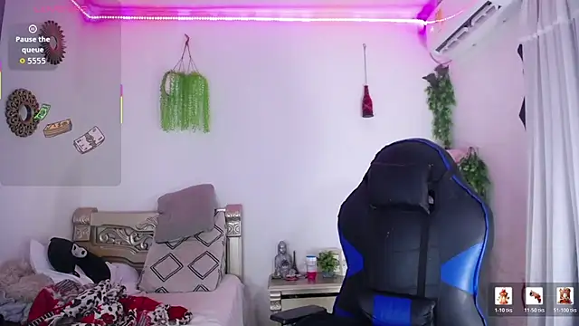 Snapshot of huge_armound chatting on February 4, 2026, 10:38 pm huge armound online show from February 4, 2026, 10:38 pm