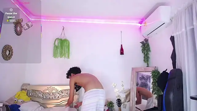 Snapshot of huge_armound chatting on February 13, 2026, 6:35 am huge armound online show from February 13, 2026, 6:35 am