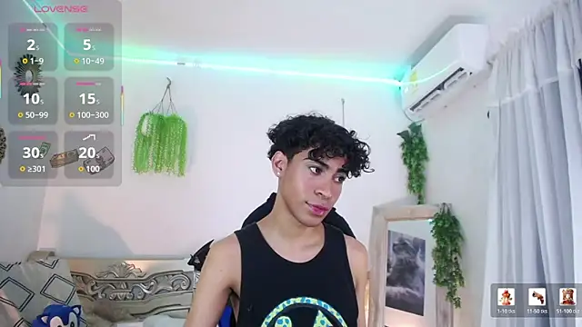 Snapshot of huge_armound chatting on February 6, 2026, 2:07 am huge armound online show from February 6, 2026, 2:07 am