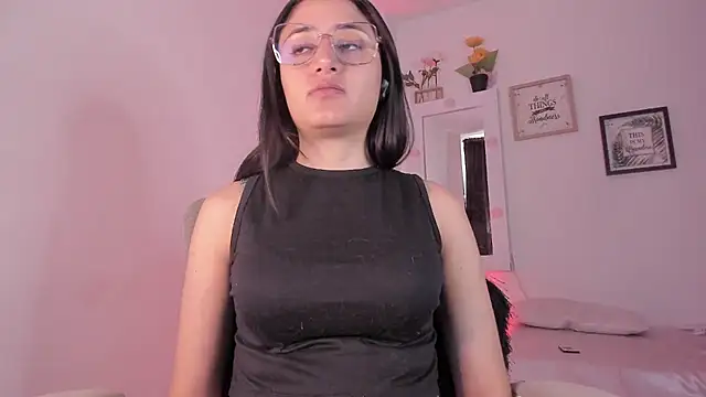  Caroliinee  online show from September 9, 2025, 4:49 pm