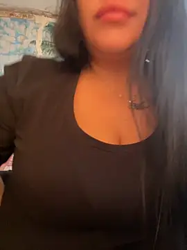 Snapshot of DaisyStreet chatting on November 1, 2025, 2:33 pm DaisyStreet online show from November 1, 2025, 2:33 pm