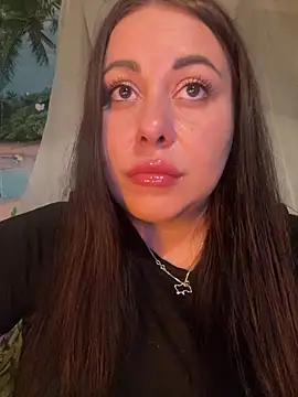 Snapshot of DaisyStreet chatting on July 11, 2026, 6:52 pm DaisyStreet online show from July 11, 2026, 6:52 pm