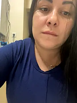 Snapshot of DaisyStreet chatting on October 25, 2025, 3:45 pm DaisyStreet online show from October 25, 2025, 3:45 pm