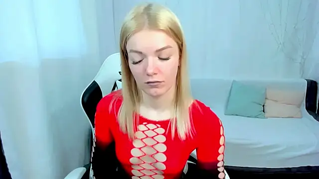 Lily Daviss online show from April 12, 2026, 3:54 am